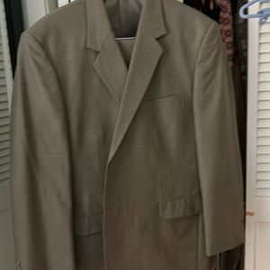 Mens 2 piece suit very light shade of green. Sharp!